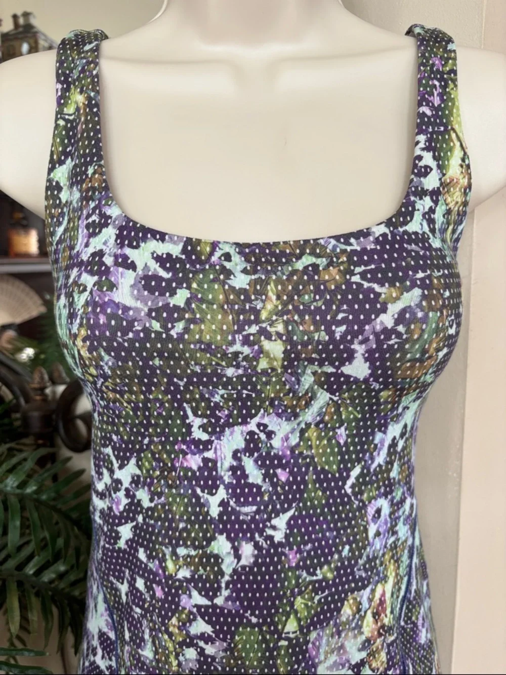 Lululemon Amala Tank Top Floral Sleeveless Scoop Neck Built-In Bra Purple Green